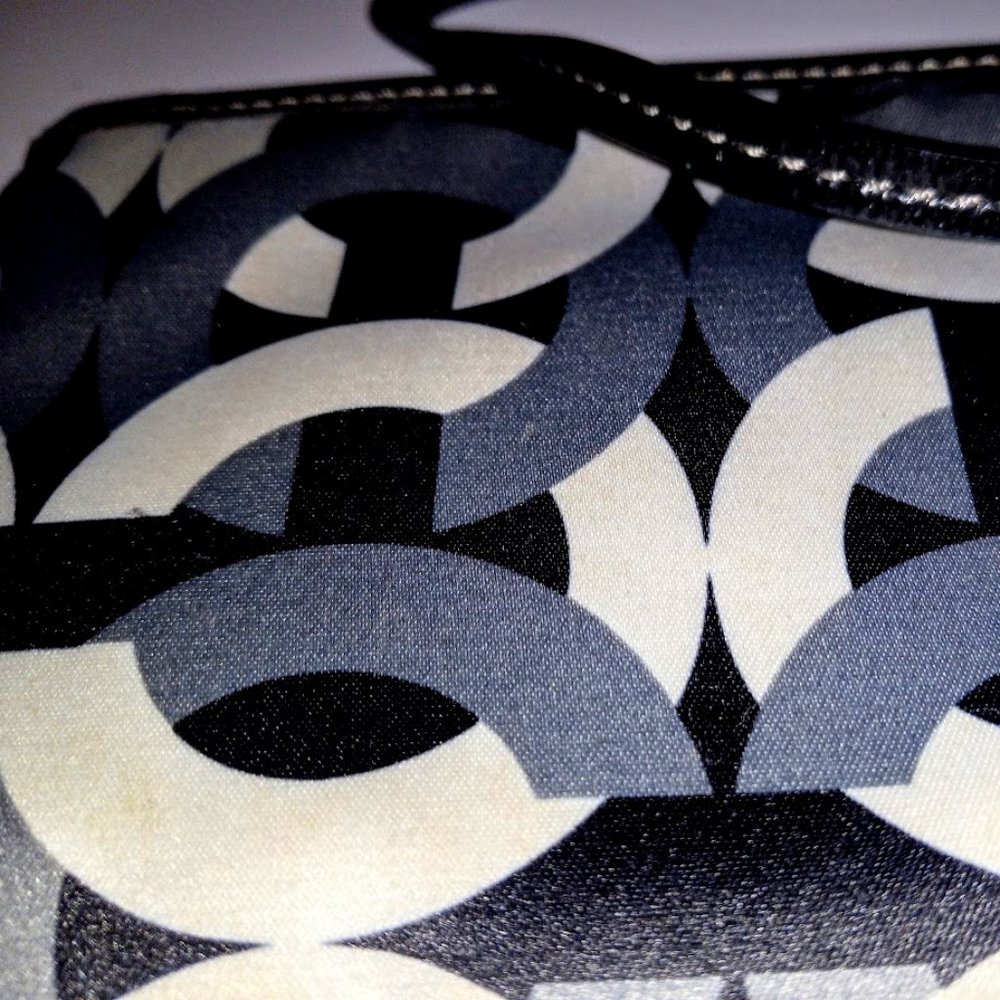 COACH Madison Scarf Print Signature Optic Outline Maggie Wristlet - Picture 10 of 13